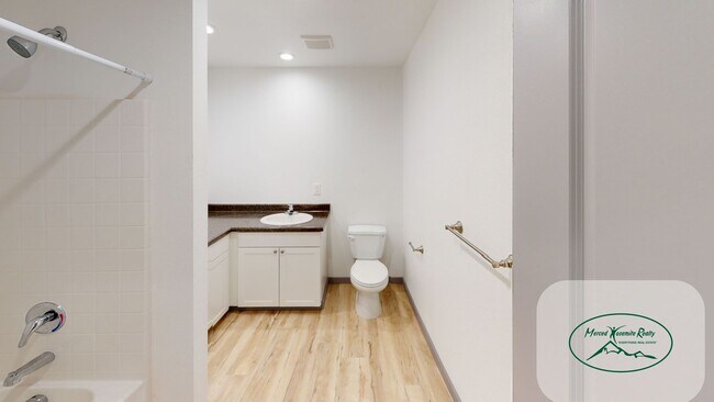 Foto del edificio - 345 W 23rd St