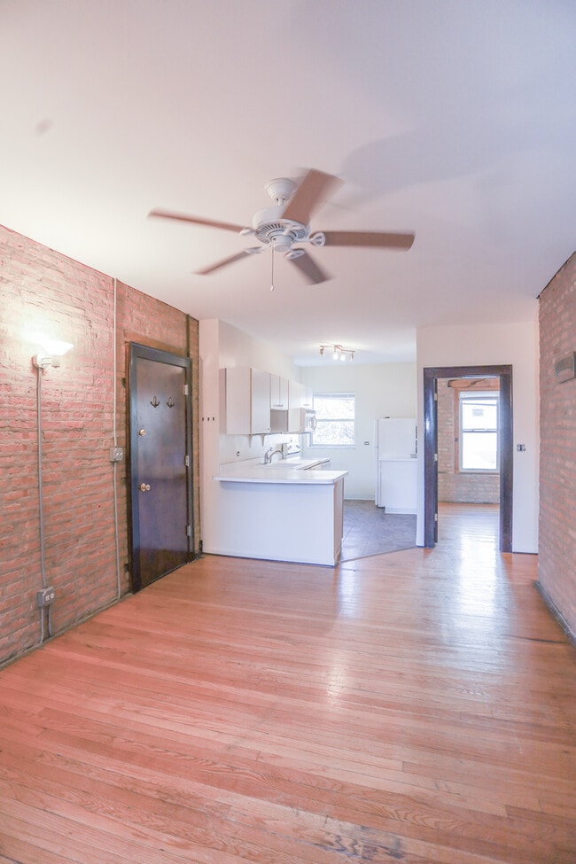 Building Photo - 1230 W Winona St