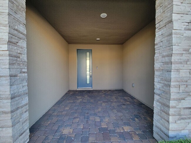 Foto del edificio - Breathtaking Strip Views Brand New Model in Summerlin 4bed 3.5bath