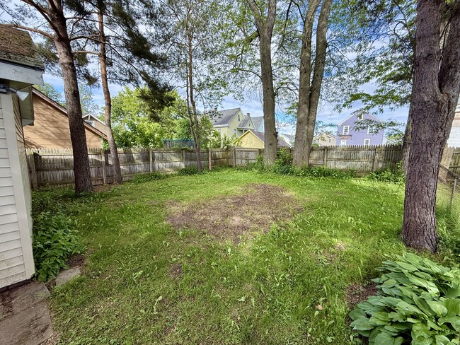 fenced in backyard - 1005 Kellogg Ave