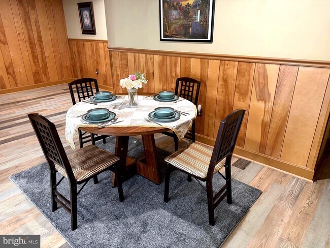 Foto del edificio - 7428 Mason Ln