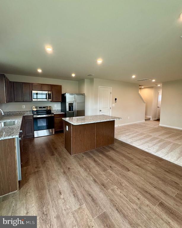 Building Photo - 2701 Apricot Dr