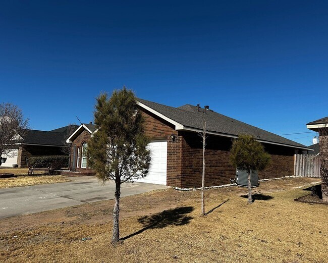 Building Photo - 619 Cabrillo Dr