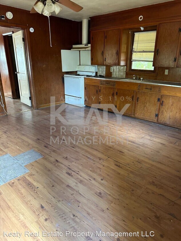 1 br, 1 bath House 518 1/2 Clay Street House Rental in Crowley, LA