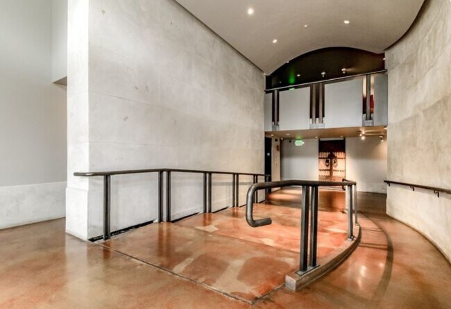 Foto del edificio - 303 E Pike St