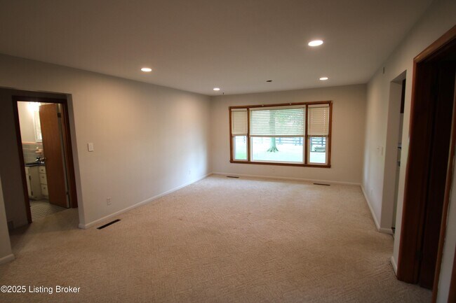 Building Photo - 4710 Clarmar Rd