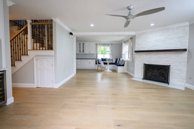 Building Photo - 2107 Dufour Ave