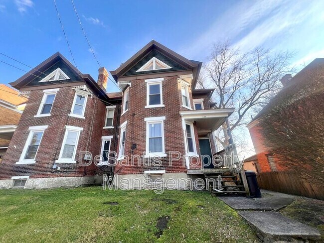 Building Photo - 555 Adams St