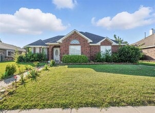 Building Photo - 2711 Primrose Ln
