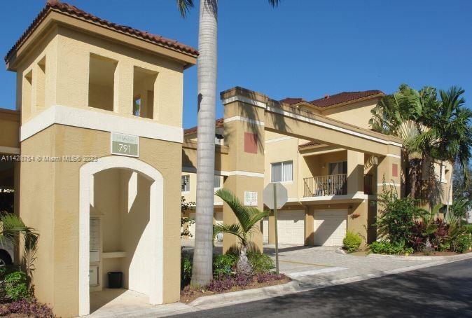 Building Photo - 791 N Pine Island Rd