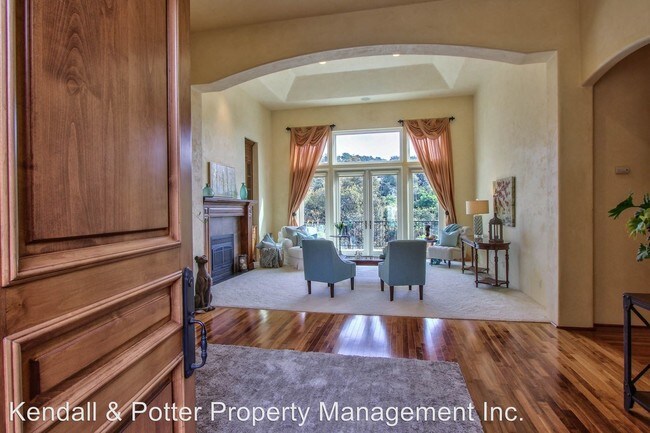 Building Photo - 4 br, 3.5 bath House - 360 Dante Robles