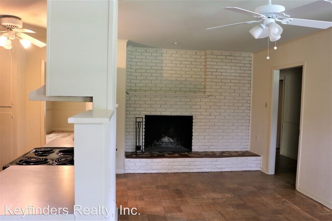 Building Photo - 3 br, 2 bath House - 5865 Chandler Drive