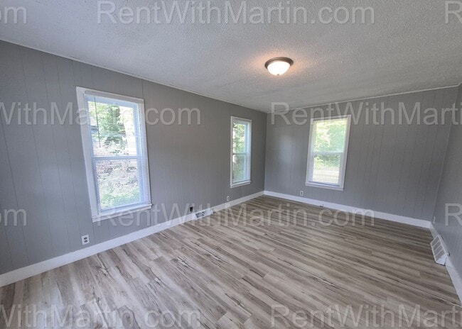 Building Photo - 348 Lamont St