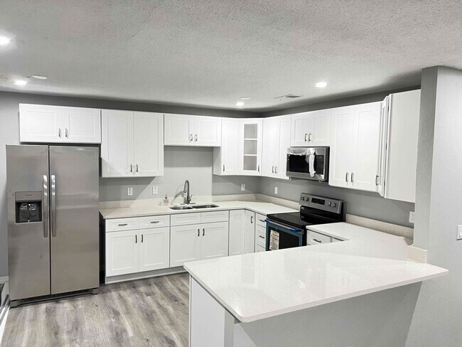 Photo - 111 W Hanlon St House