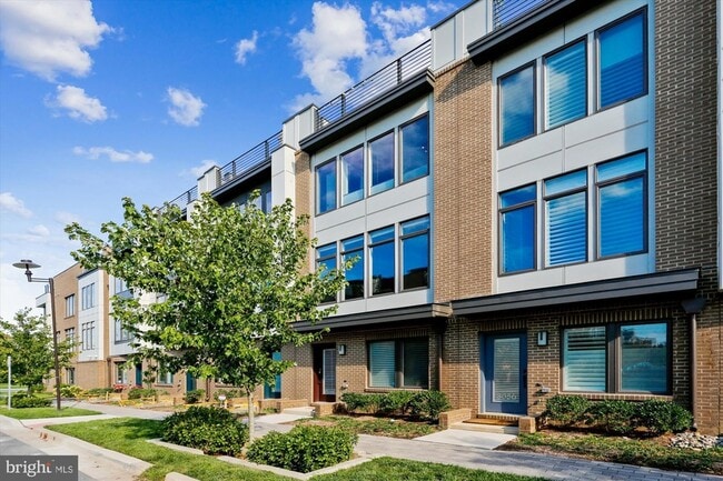 Photo - 8052 Red Hook St Townhome