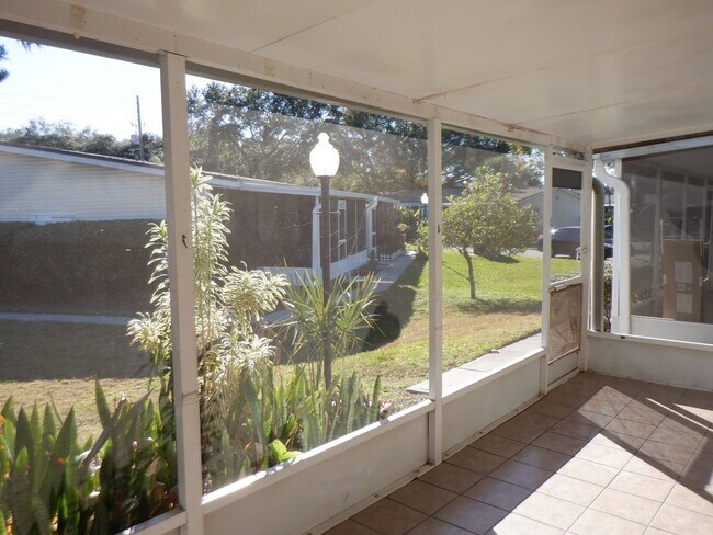Building Photo - Cozy 1/1 Condo available for immediate occ...