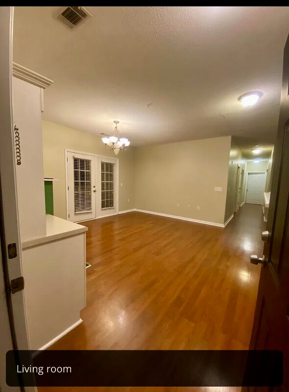 Foto del edificio - 421 McKenna Cir