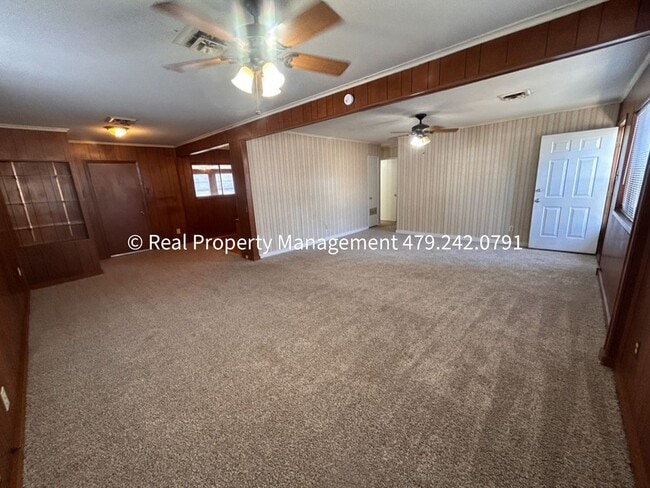 Building Photo - COMING IN FEBRUARY! 3 Bed 1 Bath house