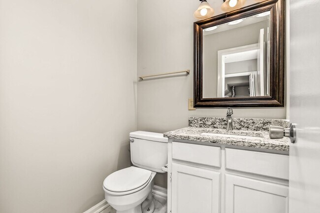 Foto del edificio - Awesome Townhome in a Great Location!