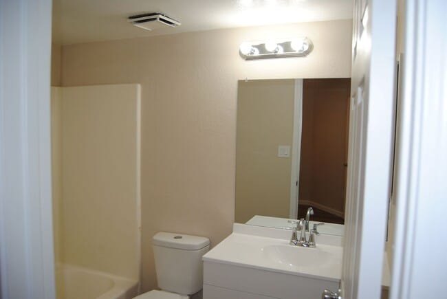 Building Photo - 4809 Hahn Ave