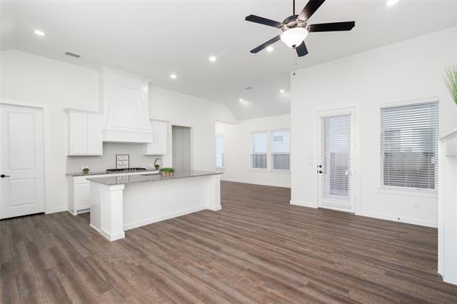 Foto del edificio - 15688 Fringe Tree Rd