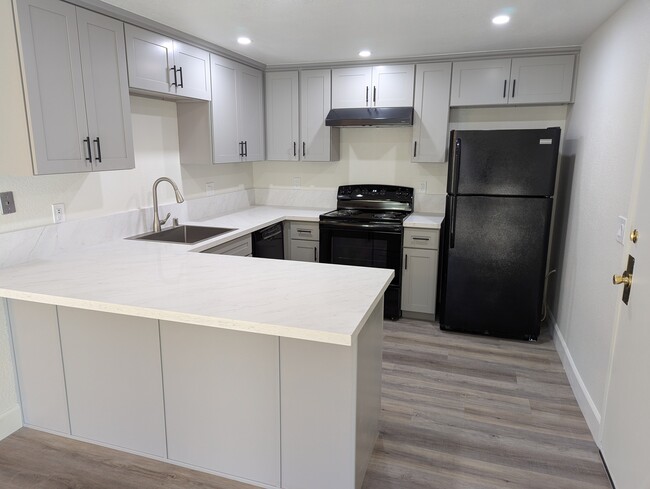 Completely remodeled kitchen with new appliances and recessed lighting - 4918 Saddlerock Way