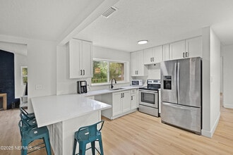 Building Photo - 7059 Tynan Ave