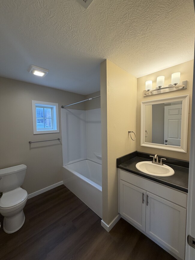 Building Photo - Heatherwood Apartments