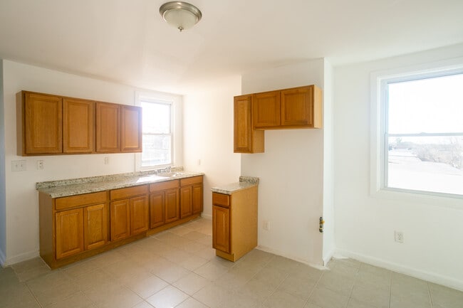 Building Photo - 83 Schley St