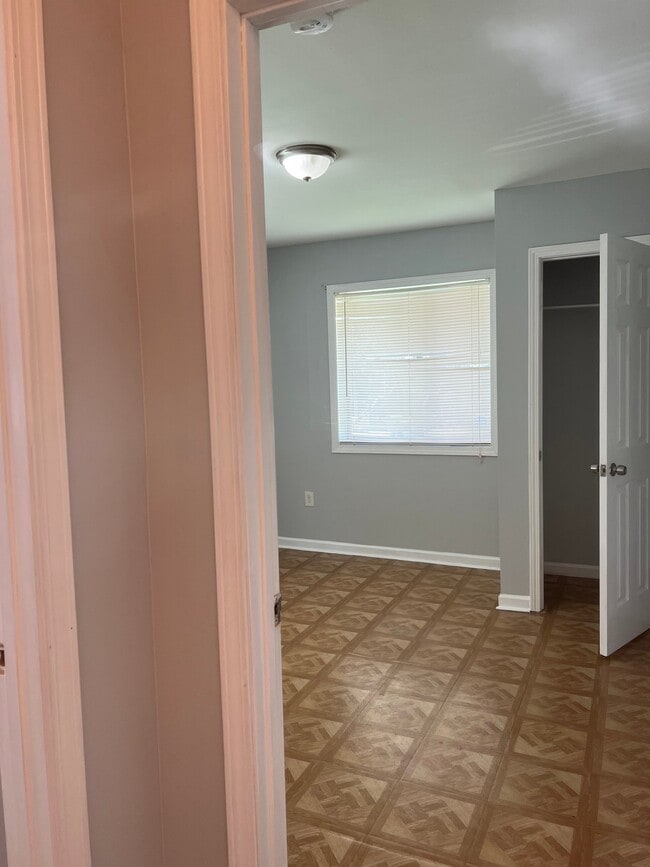 Photo - 305 W Oak St Apartment