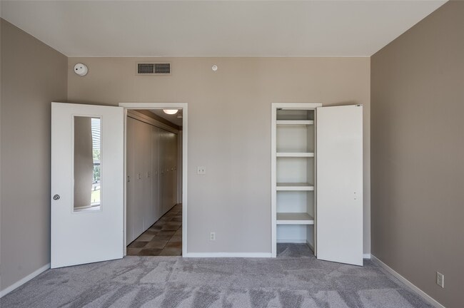 Building Photo - 5100 San Felipe St