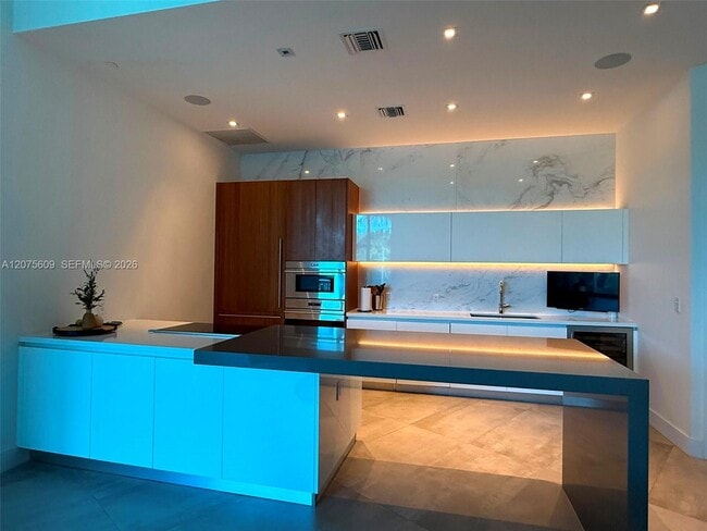 Building Photo - 701 N Fort Lauderdale Beach Blvd