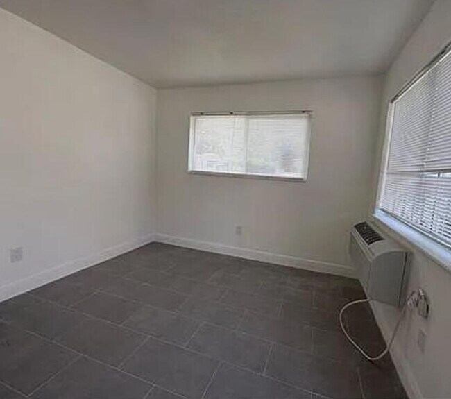 Building Photo - 1951 NW 31st St