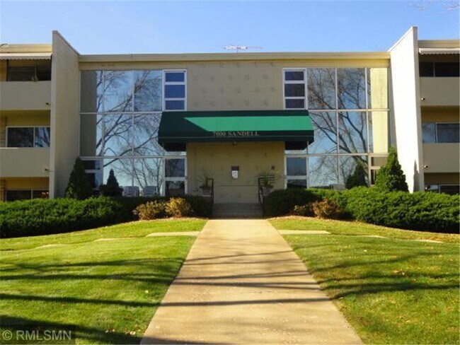 Foto del edificio - 7000 Sandell Ave