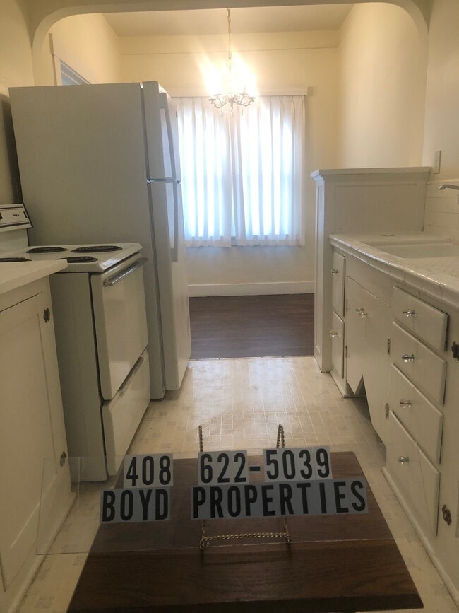 Building Photo - 708 N 1st St