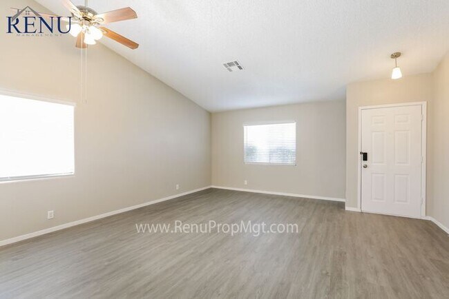 Foto del edificio - Fall Special: 1/2 off your first month! Av...
