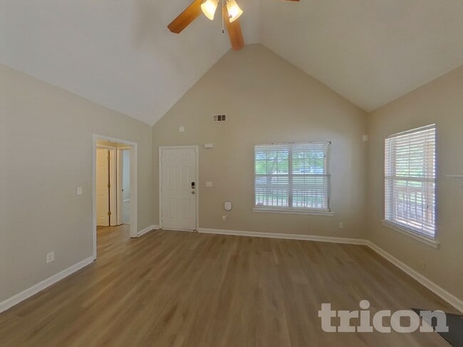 Foto del edificio - 169 Floresta Dr