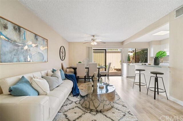 Foto del edificio - 732 Knollwood Ln