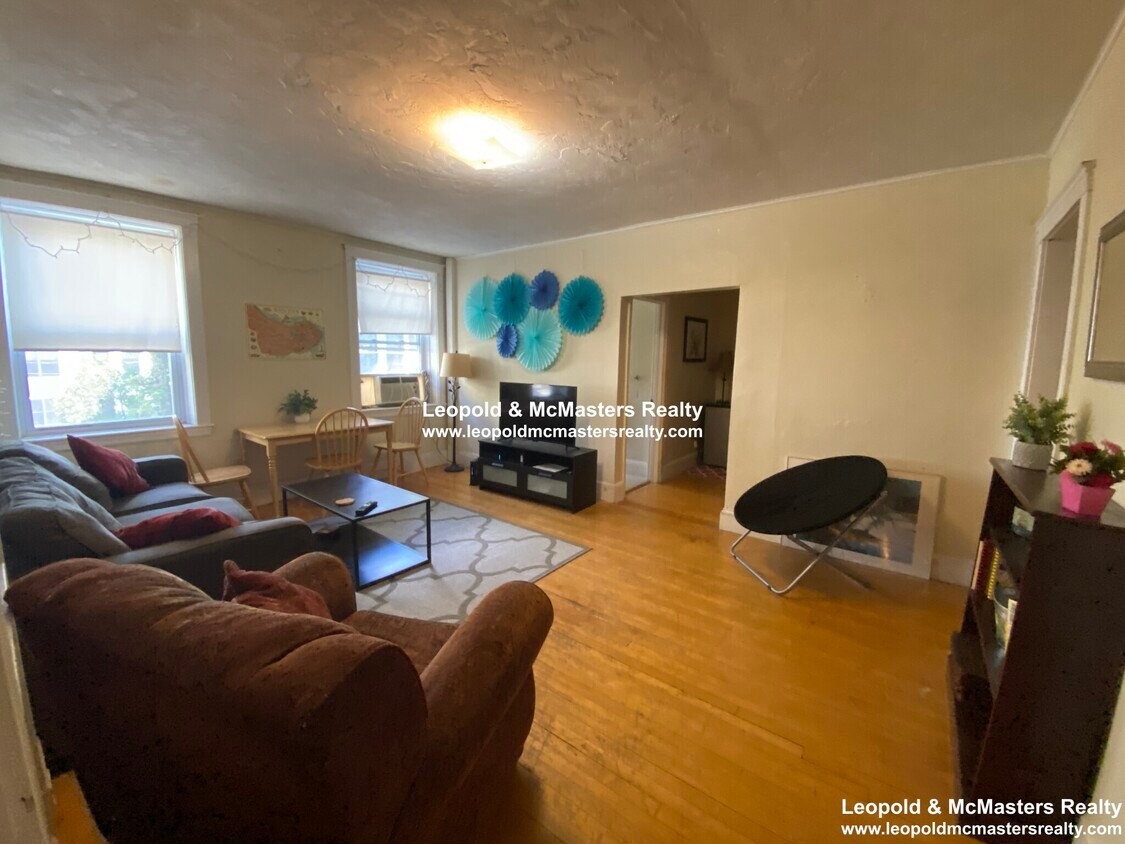 Primary Photo - 138 Davis Ave