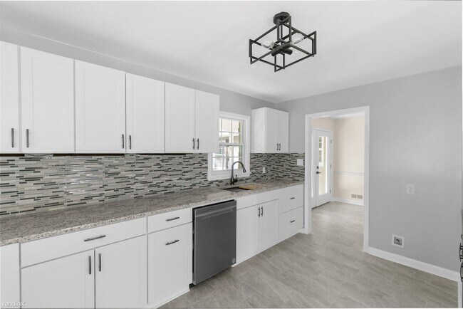 Building Photo - 4 br, 2 bath House - 316 Cross Ridge Road