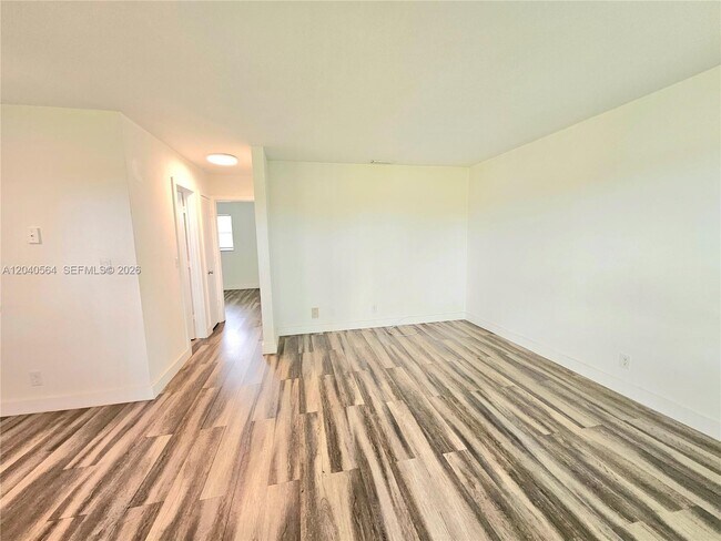 Foto del edificio - 5180 NE 6th Ave