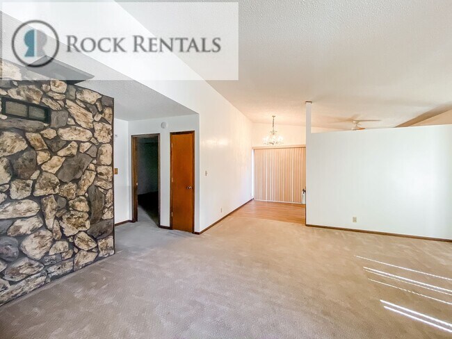 Foto del edificio - 2 Bed 2 Bath Duplex with Full Basement