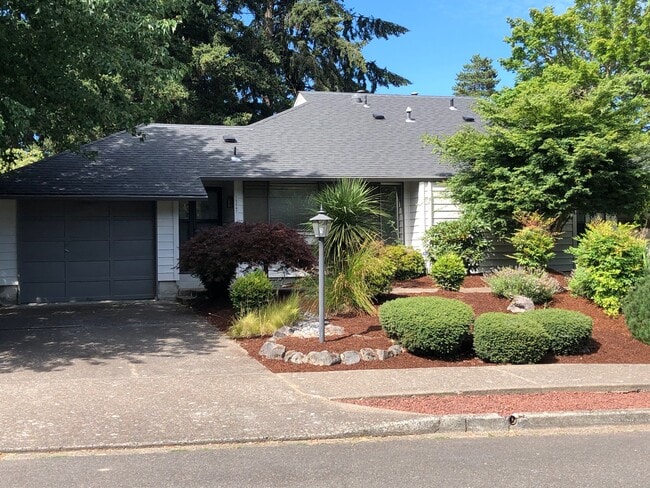 Building Photo - 15847 SW Village Ln