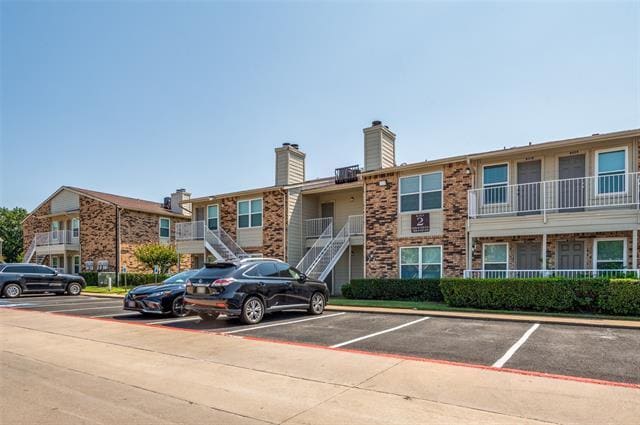 Foto del edificio - 2200 E Trinity Mls Rd