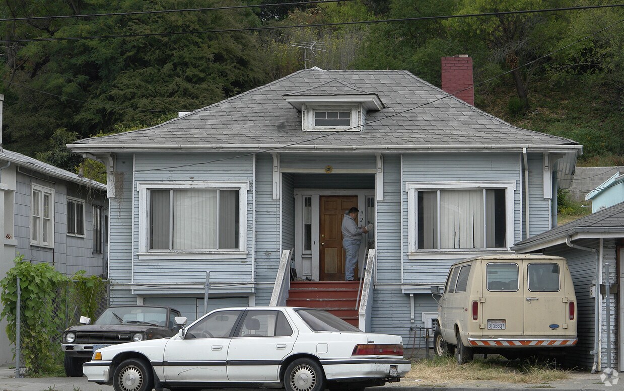 Primary Photo - 2216 14th Ave