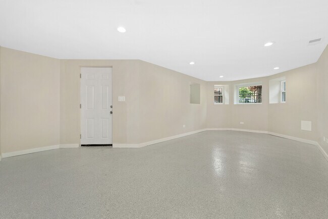 Foto del edificio - 1341 W Foster Ave