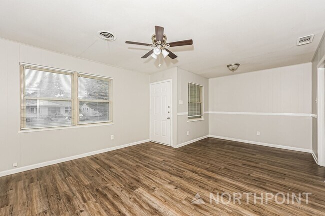 Foto del edificio - 3 BR/1BA | Updated Single Family Home | 1-Car Garage  | Large Backyard!