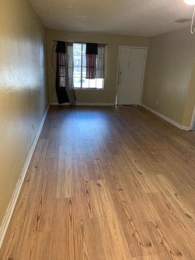 Foto del edificio - 1819 Georgia St