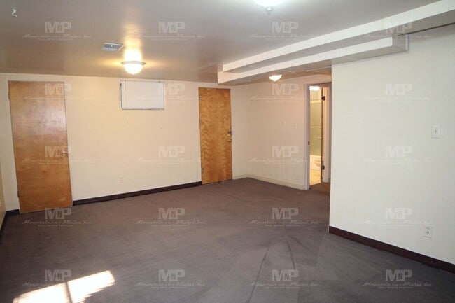 Building Photo - 640 1/2 S Meldrum St