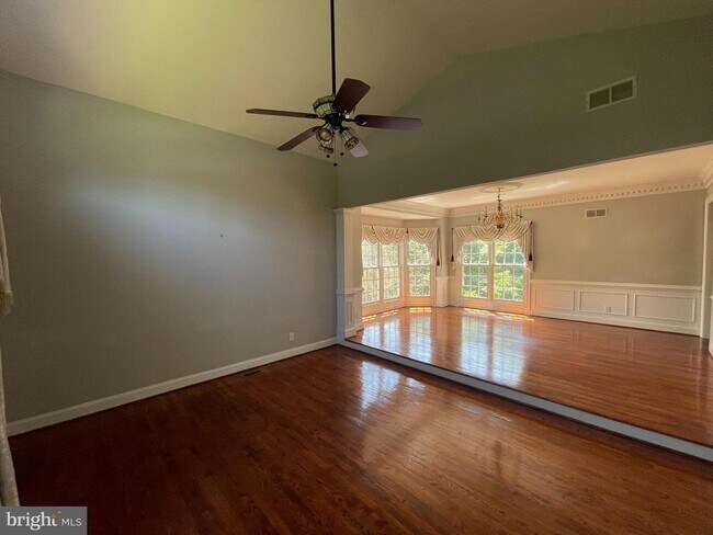 Building Photo - 8801 Mirador Pl